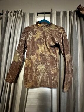 Under Armor Camouflage long sleeve in Brown and Green